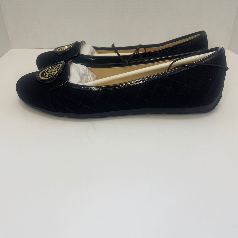 Liz Claiborne Selma Flats Black w/ Gold Medallion | Size 9.5W | NWT